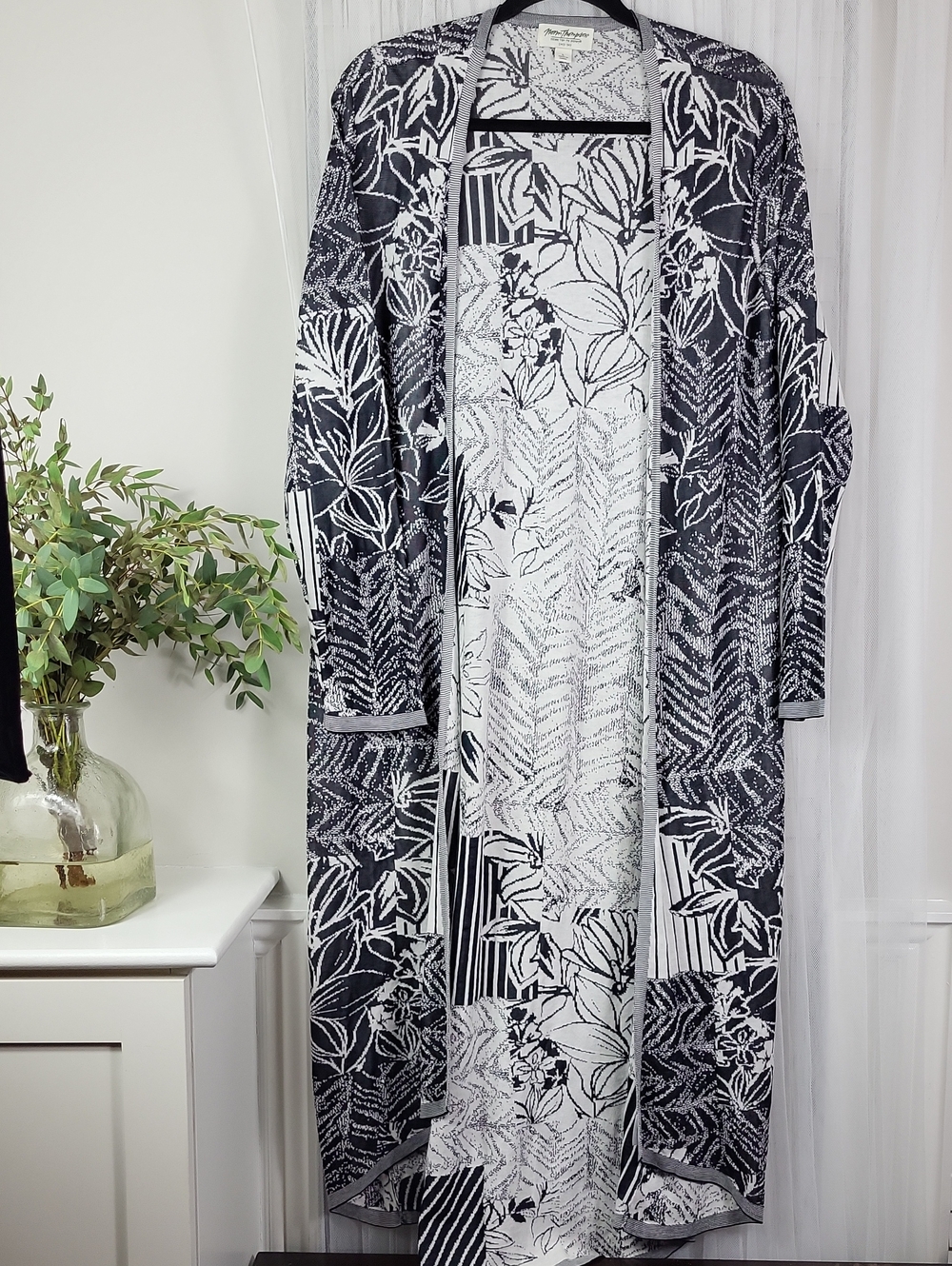 Norm Thompson Floral Pattern Black & White Long cardogan duster. Size L